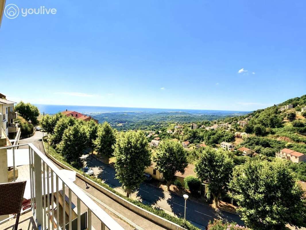 Appartement T2 Meublé  – Dernier étage avec ascenseur – Vue mer & montagne – Garage et parking - photo 6