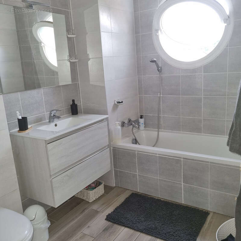 NOUVEAUTE : sur la commune de VILLE SOUS ANJOU, belle maison moderne, piscine, parcelle de terrain 1200m2 - photo 17