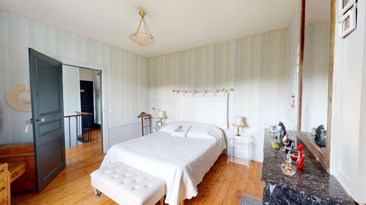 MAISON BOURGEOISE  229 M2 + dépendance 155 m2 PRIX  467900 - photo 9