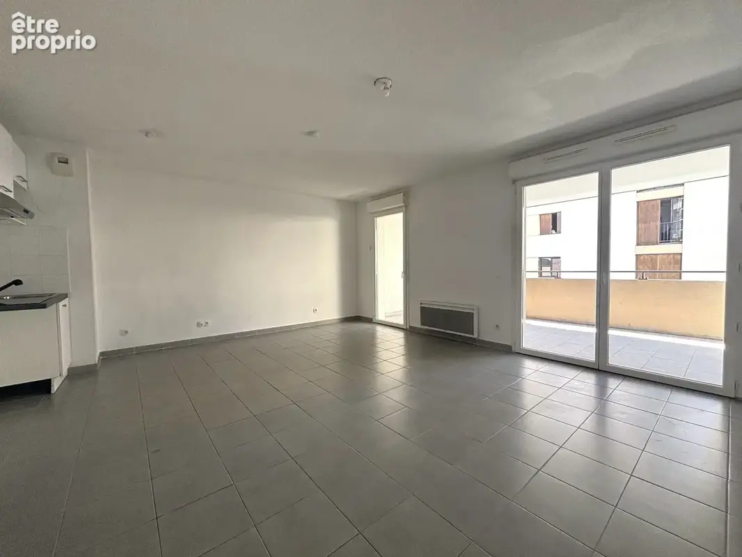 Appartement T3 de 66 m2 avec vaste terrasse de 18 m2 et garage fermé   Marseille 13004 Les Chartreux - photo 3