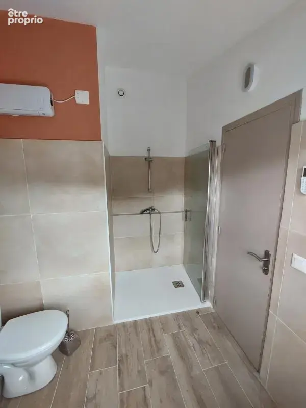 Maison de village rénovée avec garage, cour et terrasse - photo 3