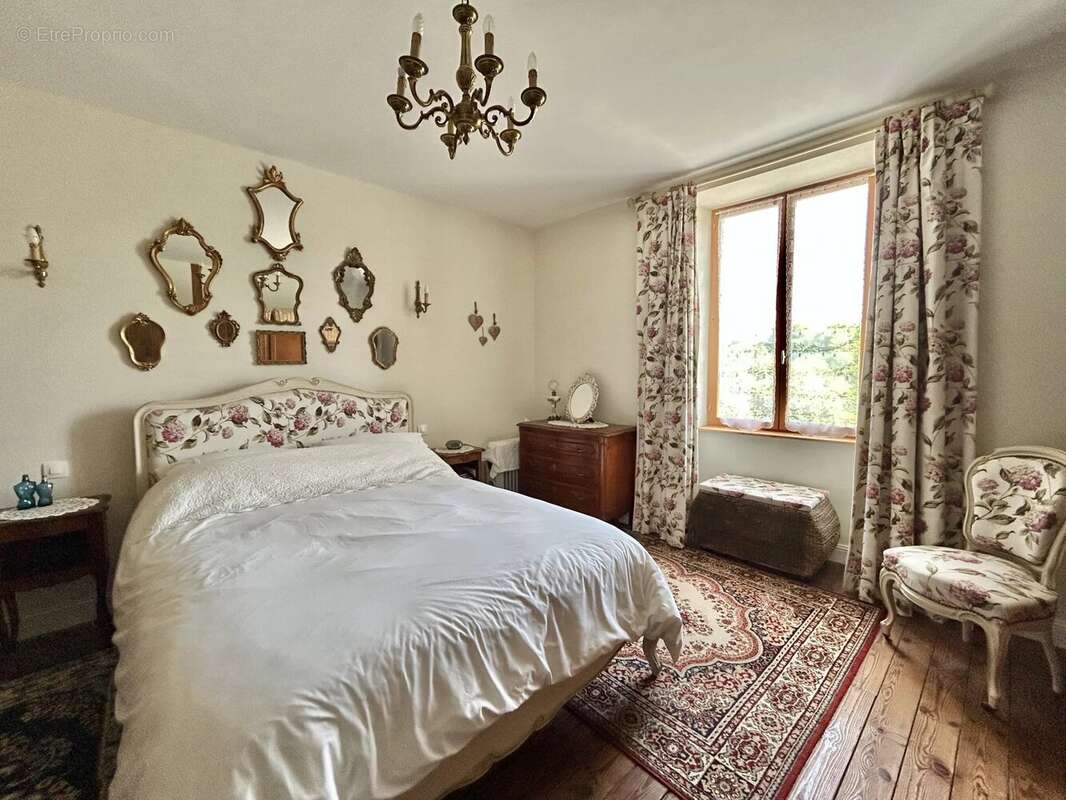 Maison à NANTEUIL-EN-VALLEE