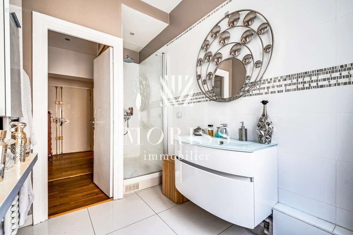 Appartement à NEUILLY-SUR-SEINE