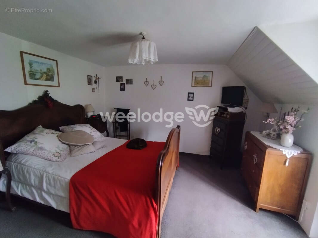 Maison à LA CELLE-DUNOISE