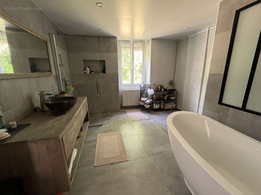 Maison à LA CHAPELLE-LA-REINE