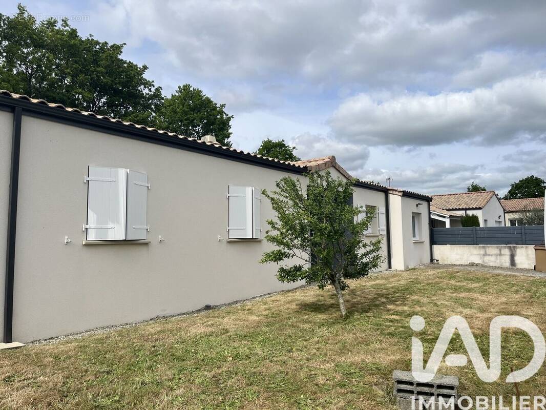 Photo 1 - Maison à BEAULIEU-SOUS-LA-ROCHE