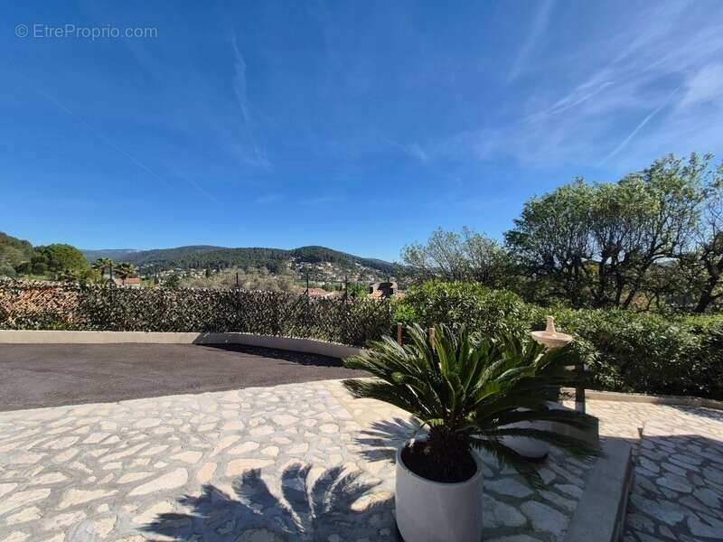 Maison à SOLLIES-VILLE