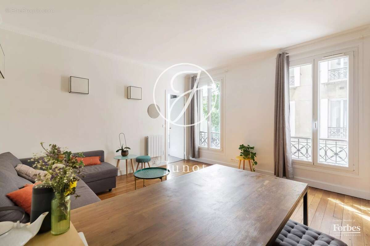 Appartement à PARIS-18E