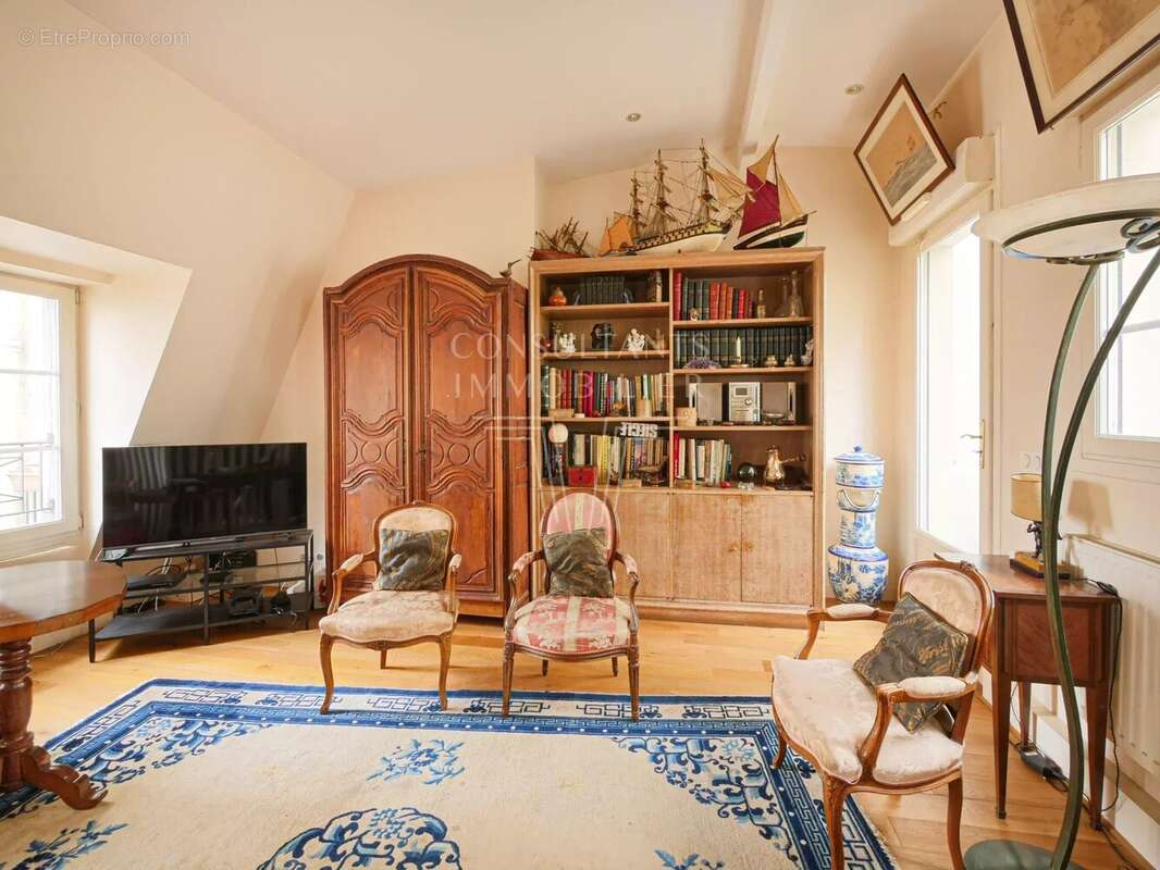 Appartement à PARIS-16E