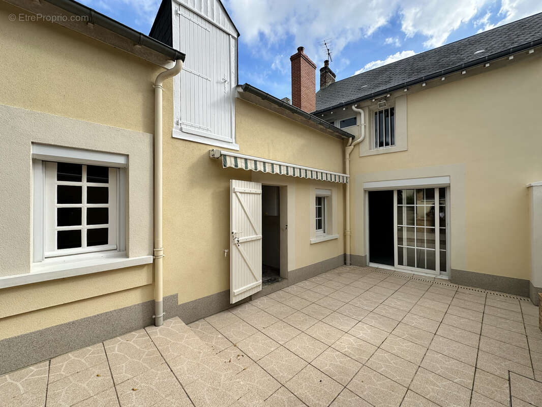 Maison à COULANS-SUR-GEE