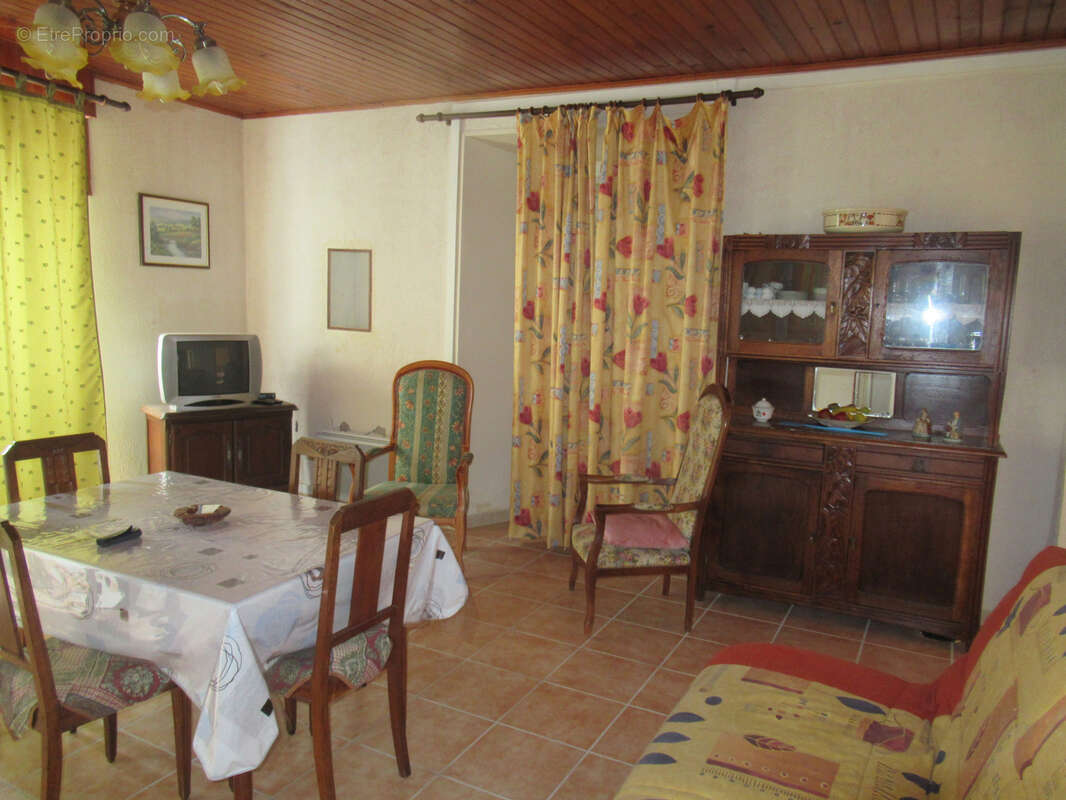 Maison à COUCOURON