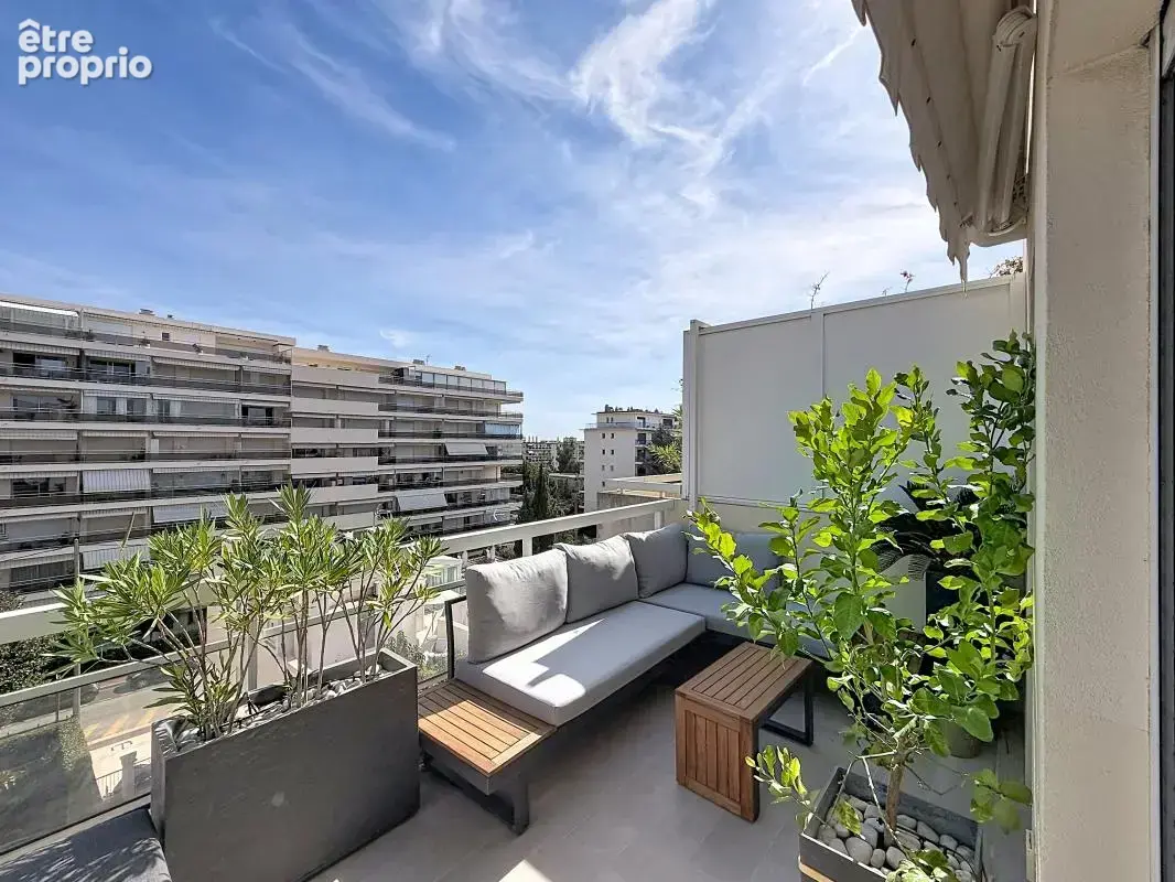 CANNES Basse Californie - Studio rénové 27m2 - Terrasse 12m2 - Etage élevé - photo 5