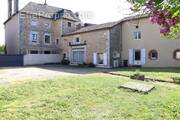 Bel ensemble immobilier de 390 m2 habitables. - Maison à LUSSAC-LES-CHATEAUX