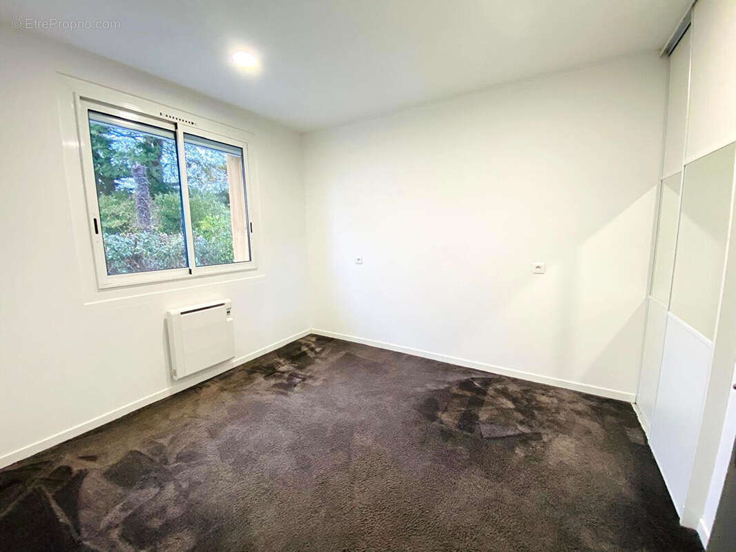 Maison de plain-pied rénovée avec piscine et garage à vendre à Gujan-Mestras, quartier Meyran - photo 12