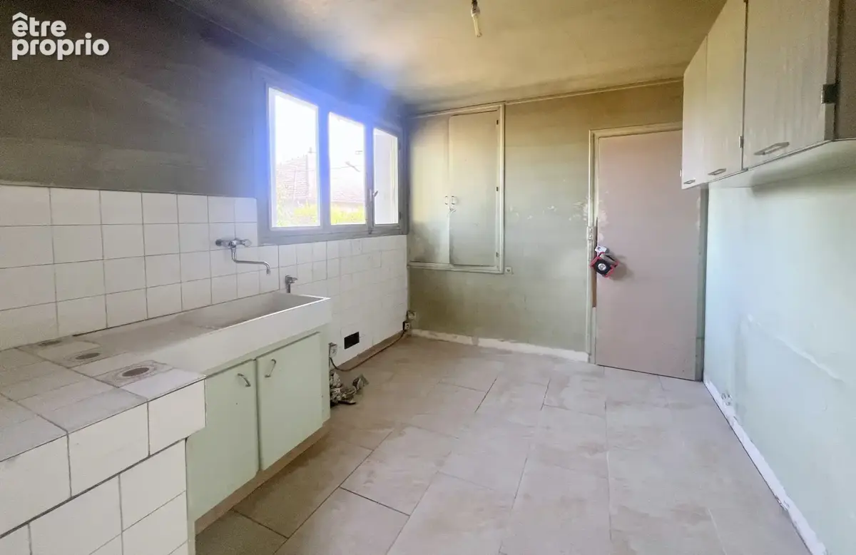 Bû - Maison à rénover avec fort potentiel sur terrain arboré d’environ 1 400 m2 - photo 6