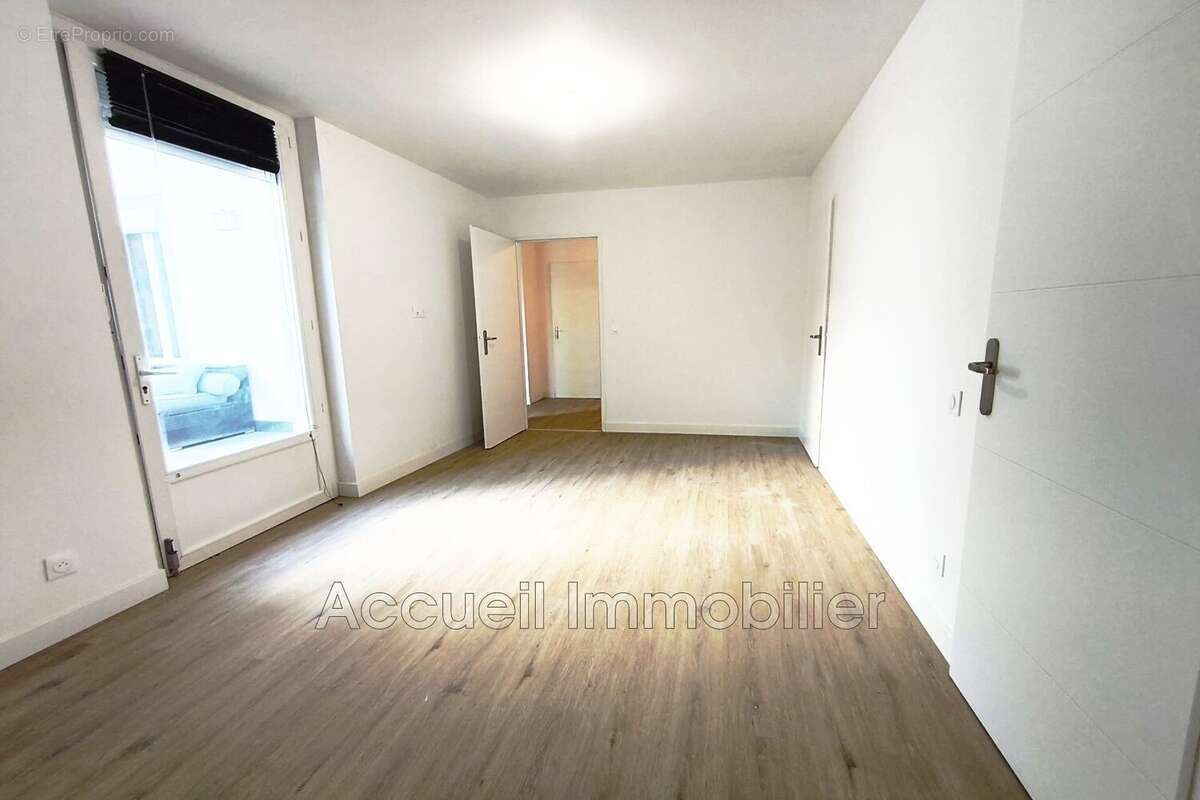 Appartement 77 m² à Le Grau-Du-Roi  - photo 3