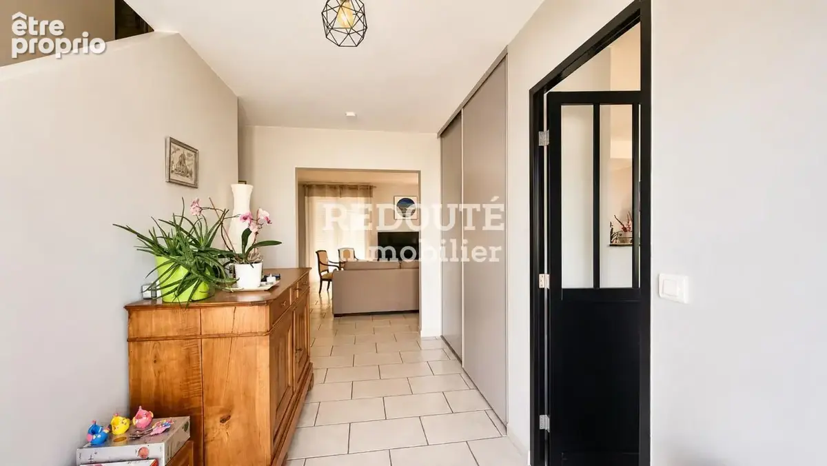 A vendre - muizon pavillon familial 5 chambres avec sous-sol - photo 2