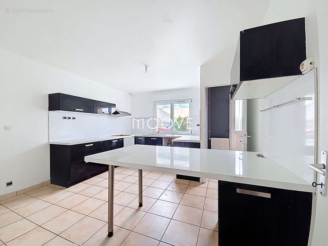 Maison à SAINT-ETIENNE-DU-ROUVRAY