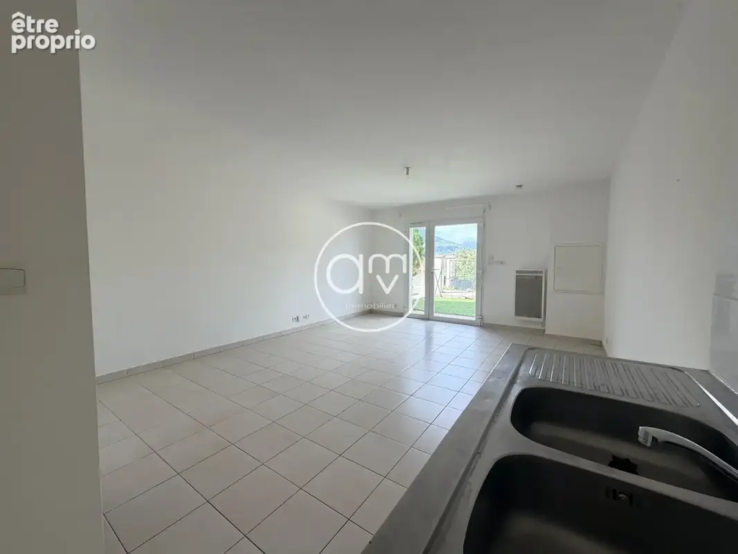 Appartement T1 BIS avec vue dégagée - extérieur et parking - photo 4