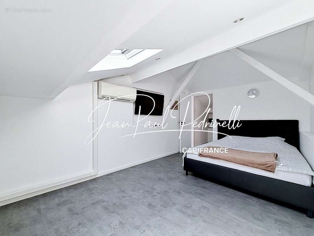 SAINT-RAPHAËL, Duplex 3 pièces 59 m² total,  meublé et équipé,  parking privatif et climatisation - DPE C - photo 16