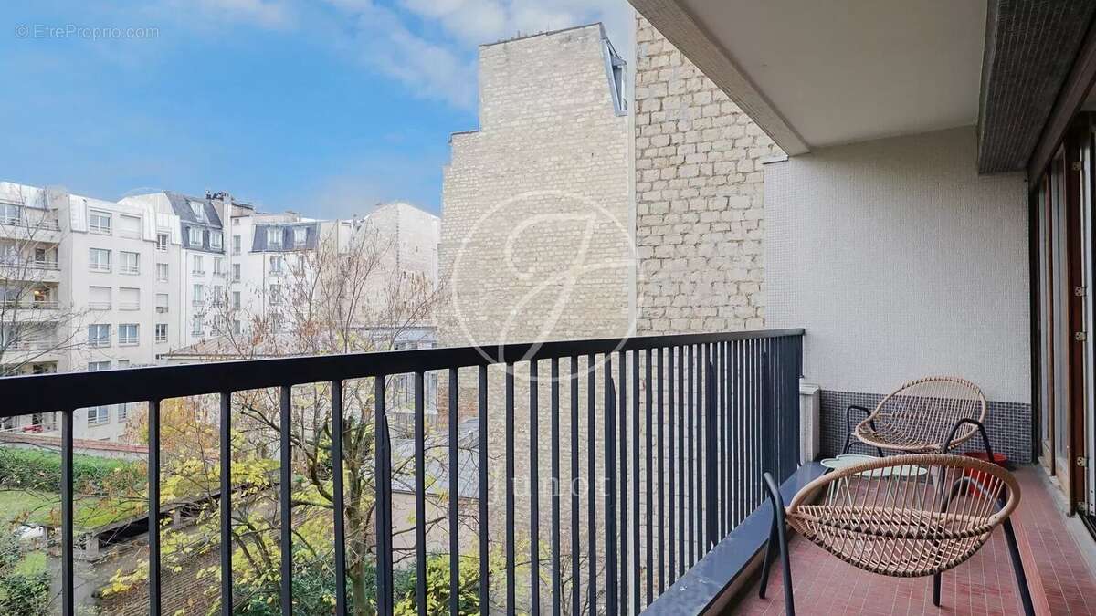 Appartement à PARIS-16E