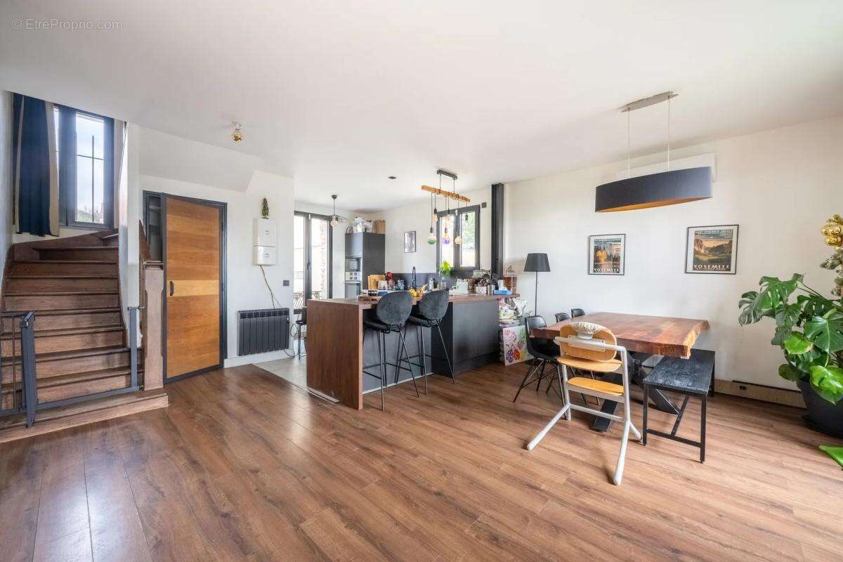 Maison à CHANTELOUP-LES-VIGNES