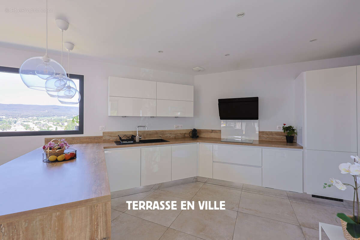 Maison à SAINT-CYR-SUR-MER