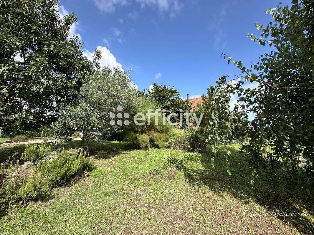 Maison à SAINT-SEURIN-DE-PRATS