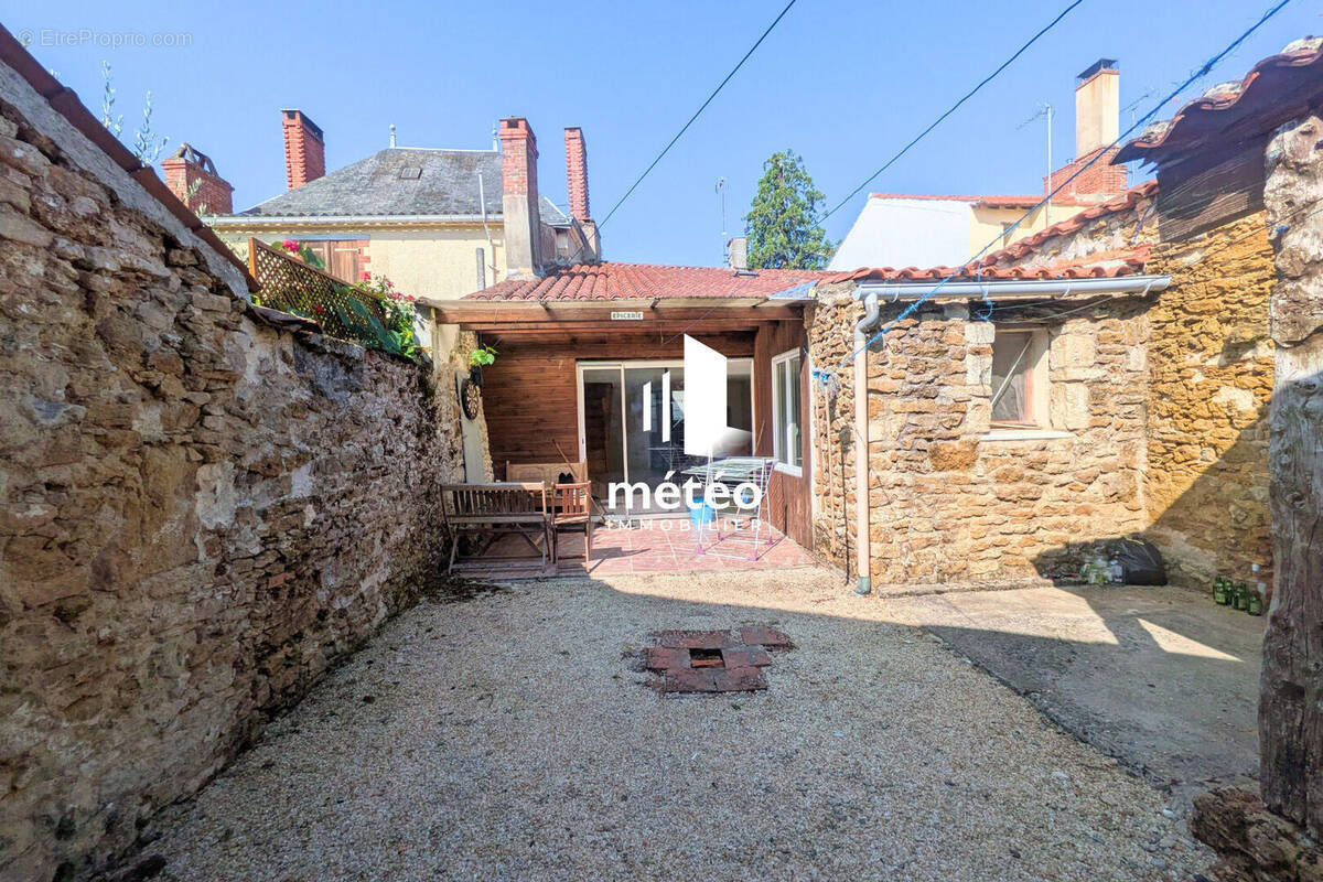 Maison à MOUTIERS-SUR-LE-LAY