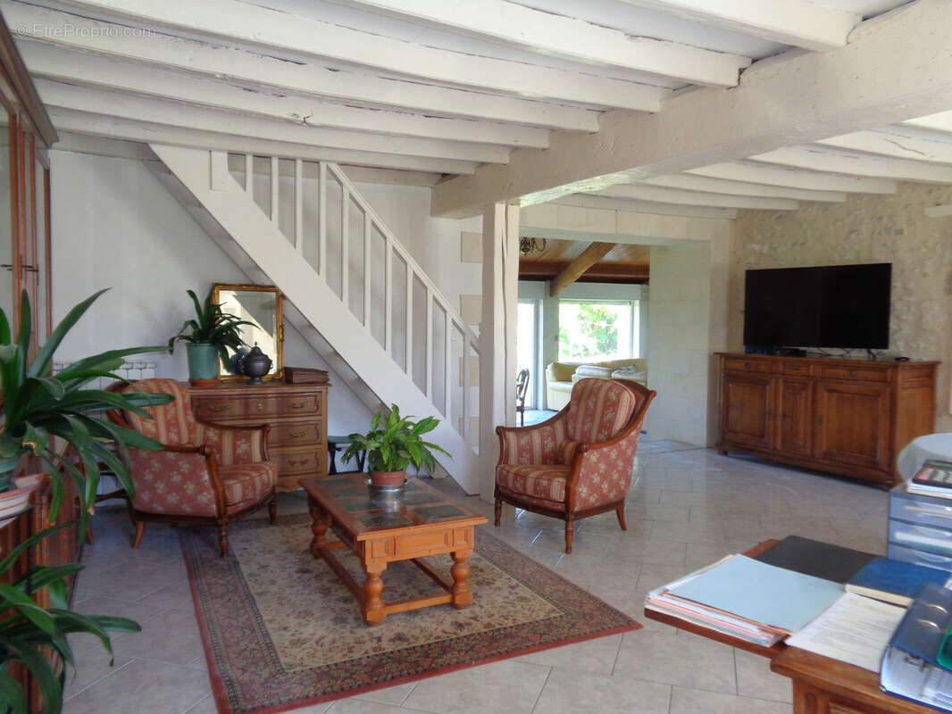 Maison charentaise en pierre rénovée – 163 m² habitables – Saint-Ciers-du-Taillon (17240) - photo 13