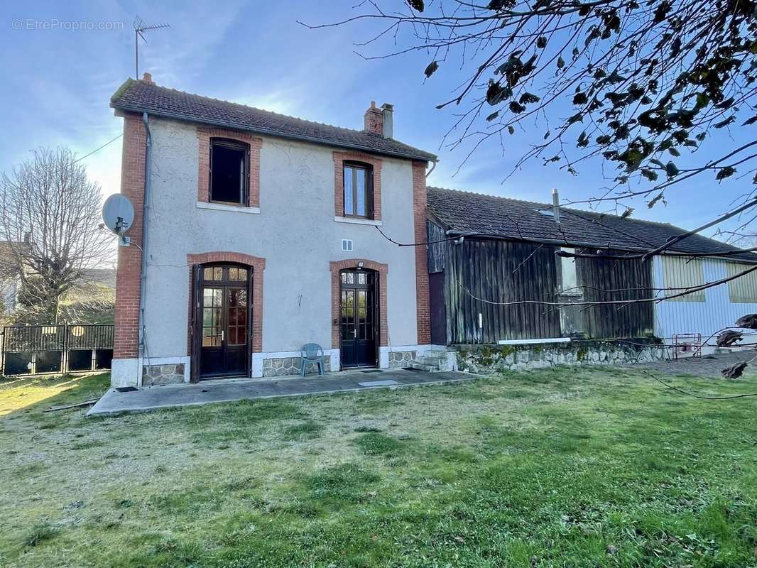 Maison à OUROUX-EN-MORVAN