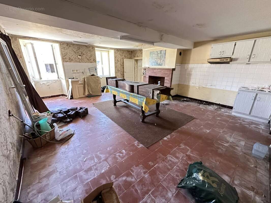 Maison bourgeoise, 300 m² de dépendances, gros potentiel, 485 m² couvert - photo 3