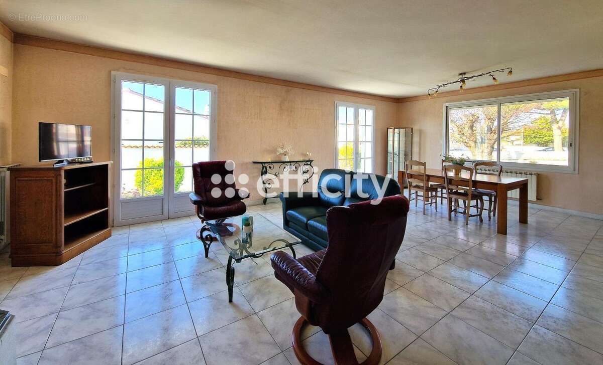 Maison à VAUX-SUR-MER