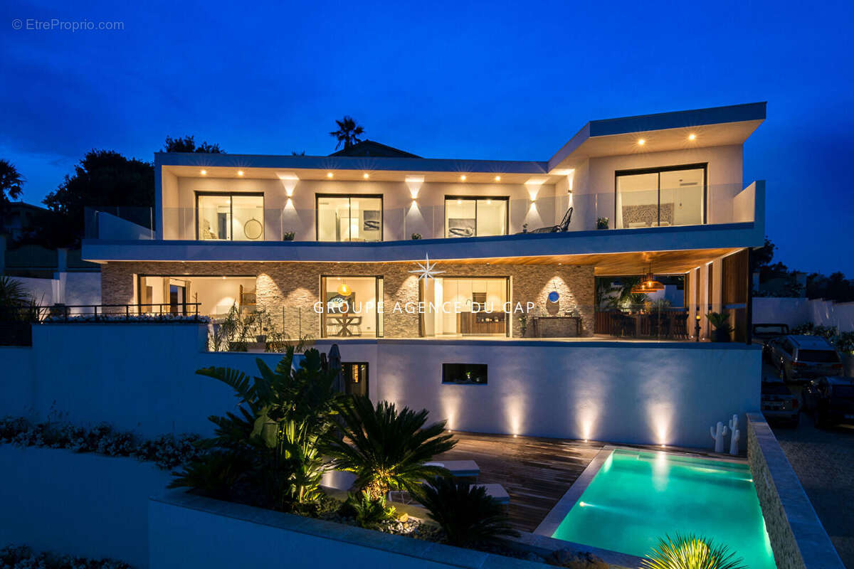 Villa contemporaine 8 pieces  vue mer panoramique avec double garage et piscine - photo 17