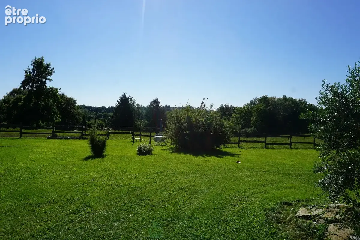 Superbe corps de ferme en pierre niché au coeur du paisible et pittoresque parc naturel du Périgord vert. - photo 9