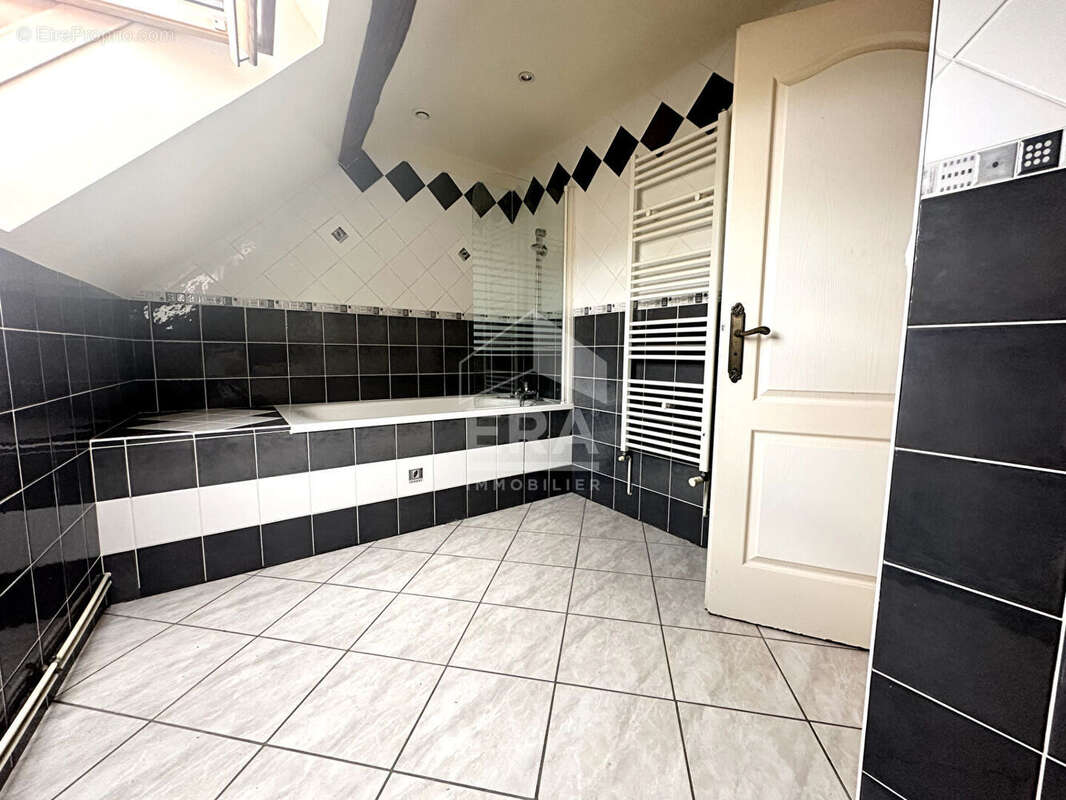 Maison à VILLENEUVE-LA-GUYARD