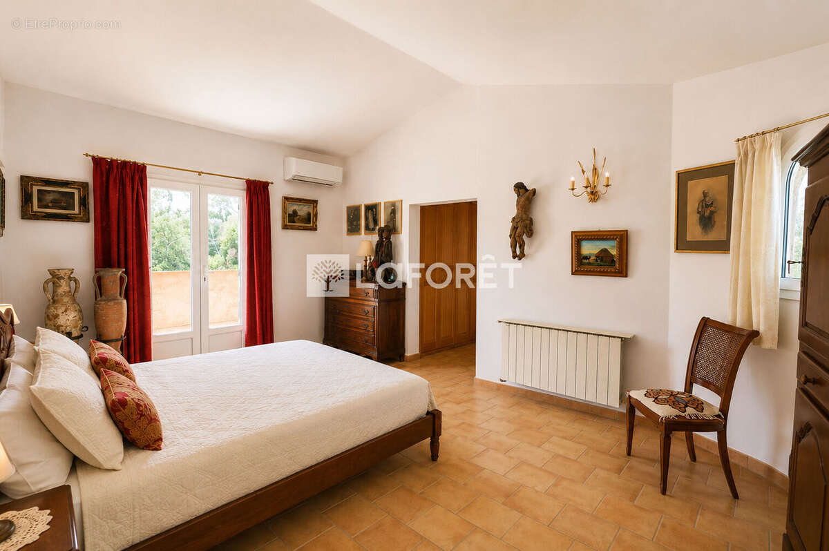 Maison familiale de 303 m² Piscine Dépendances  Secteur recherché - photo 8