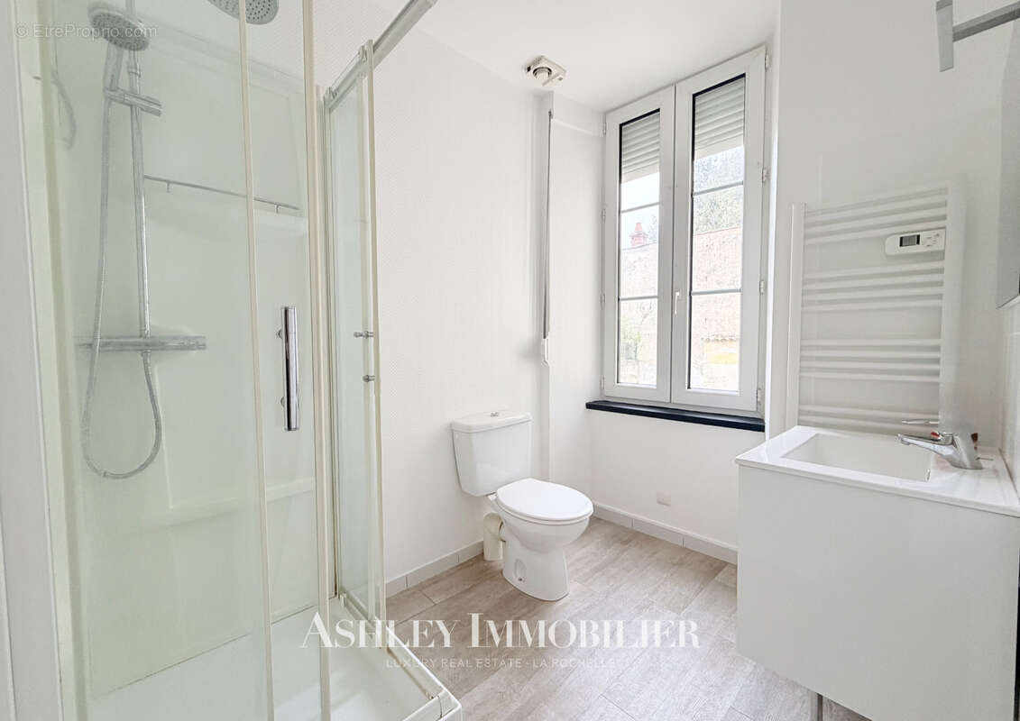 À vendre : immeuble de caractère situé à seulement 200 m du marché central de La Rochelle, comprenant 7 appart - photo 5