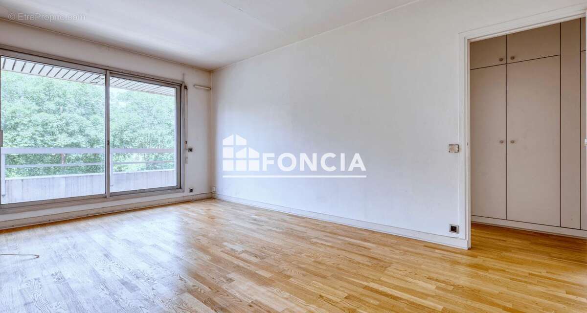 Boulogne Nord – Villa Alexandrine. Dans un environnement recherché, à proximité des commerces, du métro, du bois de Boulogne et  - photo 2