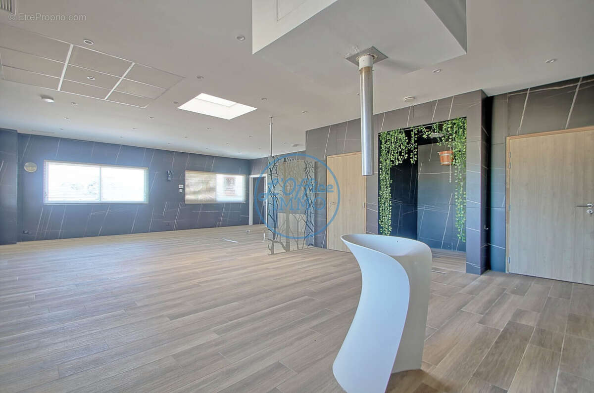 Commerce 136 m² à Carqueiranne  - photo 9
