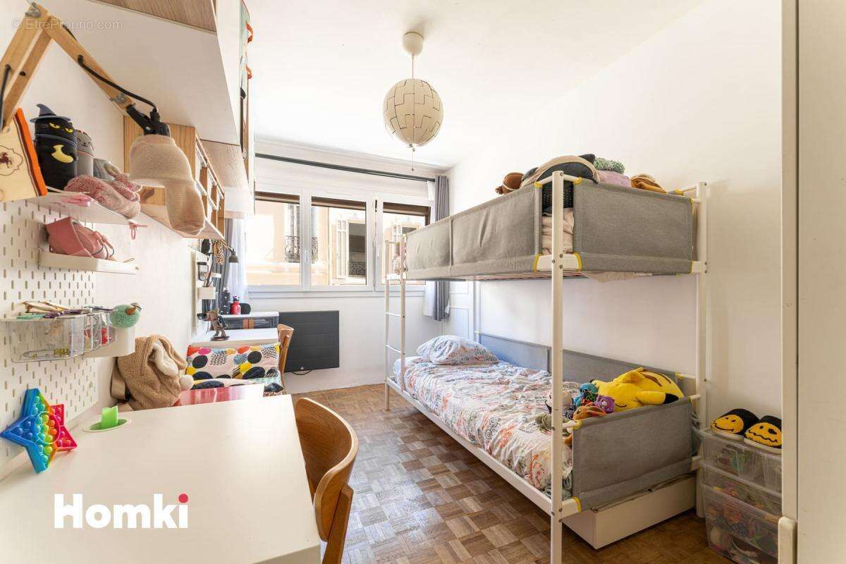 Appartement à MARSEILLE-5E