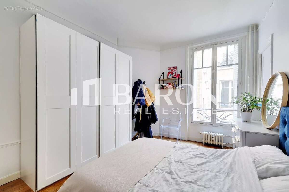 Appartement à PARIS-17E