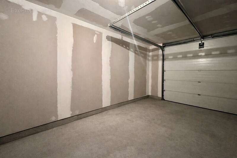 Roanne – maison type loft 95 m2 rénovée avec garage et cour privative - photo 8