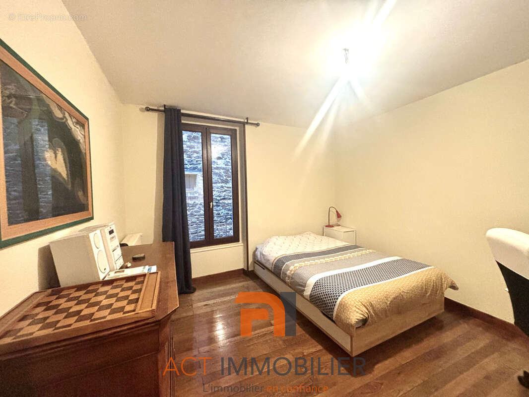Appartement à L'ARBRESLE