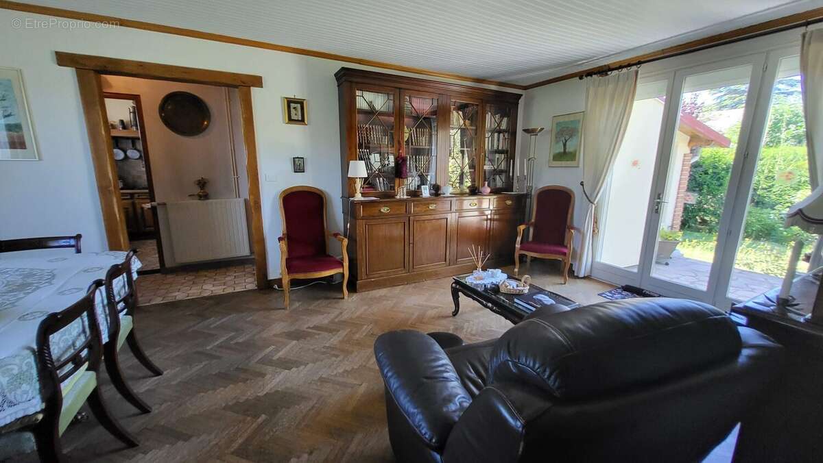 Maison 84 m² à Les Clayes-Sous-Bois  - photo 2