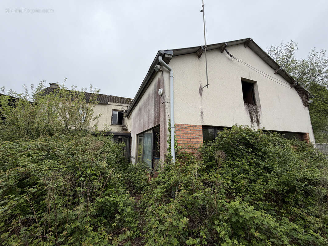 Maison à LOUVIGNE-DU-DESERT