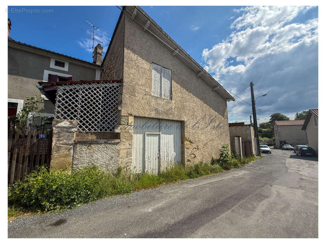 Maison à AGONAC