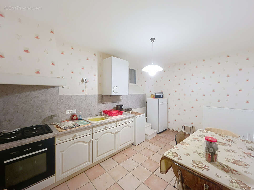 Maison à MONTAIGUT-LE-BLANC