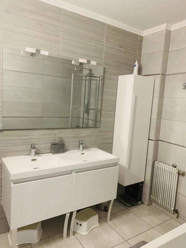 Appartement à LES LILAS