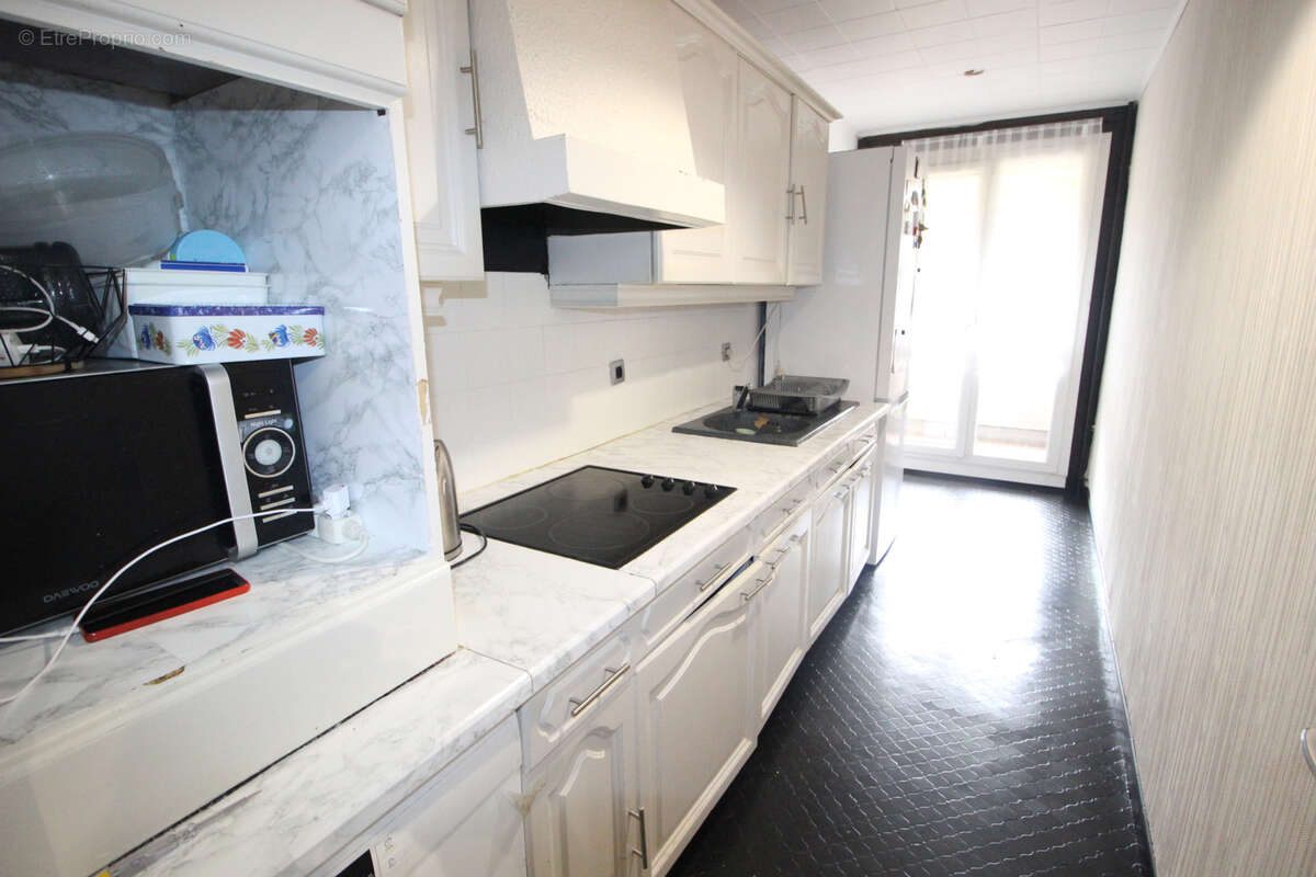 Boissy-saint-léger   à 10 minutes à pied du rer  f4 de 84 m2 avec balcon, cave et parking - photo 2